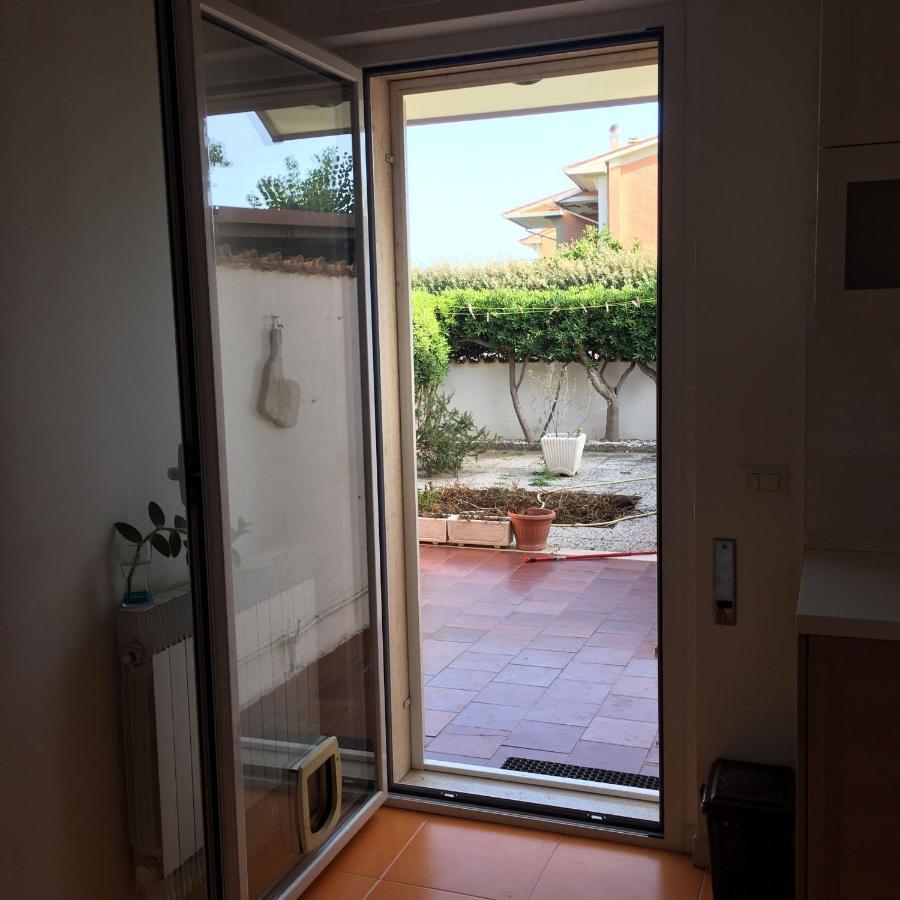 Romantische Villa Am Meer Mit Kamin Zoomarine Cinecitta World Torvaianica Exterior foto